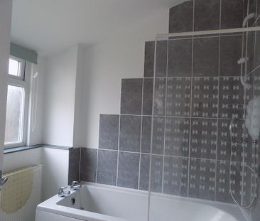 2 bedroom end of terrace house to rent - Photo 5