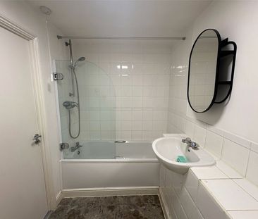 Bell Chase, Aldershot, Hampshire, GU11 - Photo 2