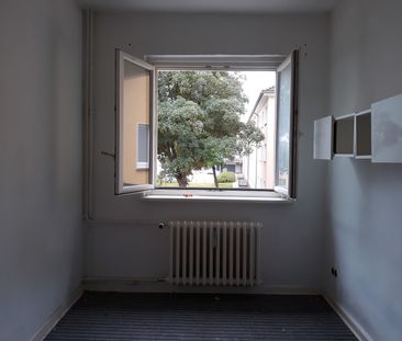 Kleines günstiges Zimmer ca. 8 m² innerhalb einer 2er-WG // 1.OG li... - Photo 1