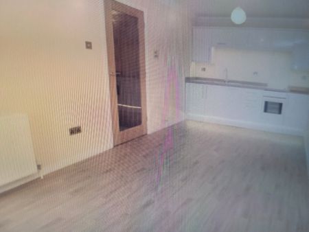 3 Bed Flat, Kingsmere, BN1 - Photo 5