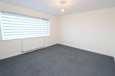 To Let 2 Bed Flat - Photo 3