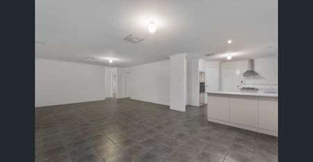 Spacious 4-Bedroom, 2-Bathroom Family Home in Secret Harbour - Photo 4