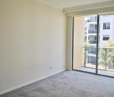 Apartment with 2 bedrooms, 1 bathroom & parking for 1 car - Photo 2
