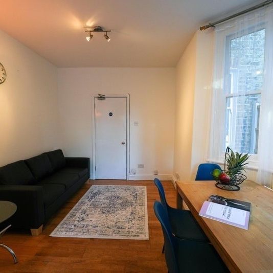 Room in a Shared House, Hicks St, SE8 - Photo 1