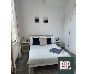 1 bedroom in a house share to rent - Photo 2