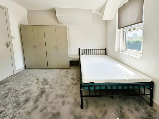 1 bedroom in a house share to rent - Photo 1