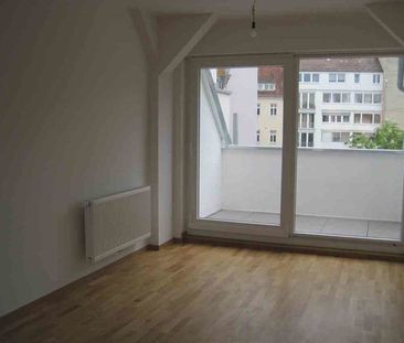 Wohn(t)raum: schicke 2-Zimmer-Dachgeschosswohnung mit Balkon - Foto 2