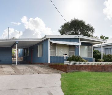 PLENTY OF HOUSE FOR THE FAMILY - Photo 3