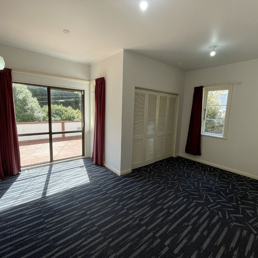Family Home in Karori - Photo 1