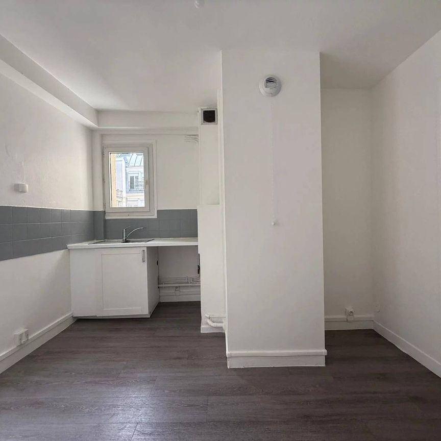 Rental Apartment Paris 10th Saint-Vincent-de-Paul - Photo 1