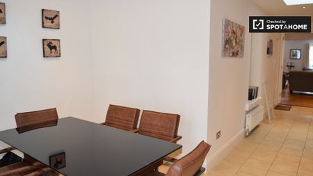 Spacious 3-bedroom apartment for rent in Merrion Square - Photo 2