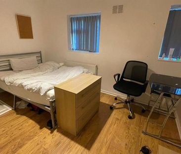 4 bedroom private hall to rent - Photo 3