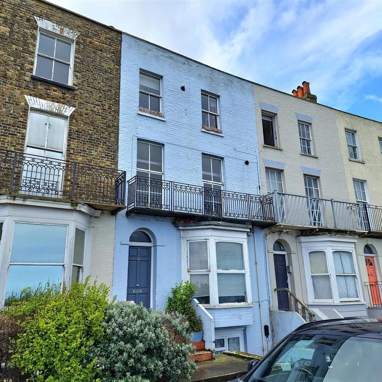 1 bedroom flat to rent - Photo 2