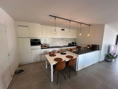 Prachtig en centraal gelegen luxe-appartement met 3 slaapkamers en 2 terrassen! - Photo 5