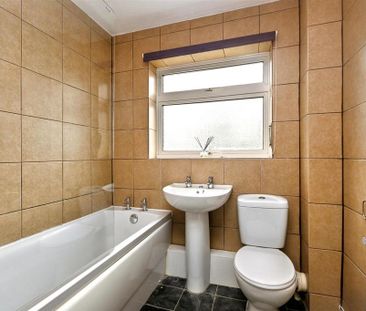 2 bedroom end of terrace house to rent - Photo 5