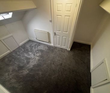 2 bed Terraced - To Let - Photo 5