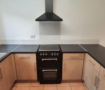 3 bedroom semi-detached house to rent - Photo 6