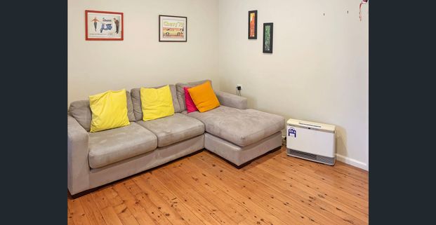 Pet Friendly 3 Bedroom house with Built-ins! - Photo 1