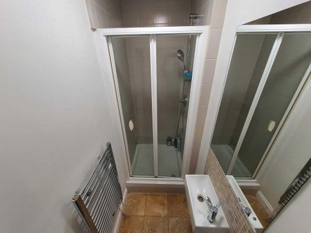 1 bedroom in a house share to rent - Photo 5