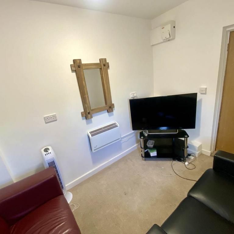 3 bedroom flat to rent - Photo 1