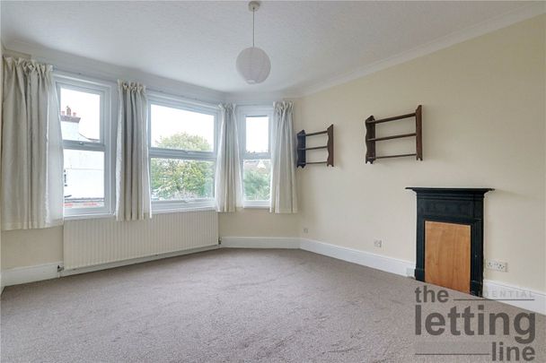 Hazelwood Lane, Palmers Green, London N13, N13 5HB - Photo 1