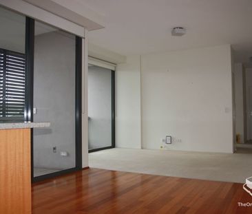 SPACIOUS 2 BED + 2 BATH APARTMENT LOCATED IN THE BEST BUILDING OF S... - Photo 5