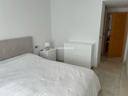 Middle Floor Apartment in Estepona - Photo 5