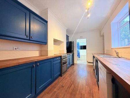 2 bedroom terraced house to rent - Photo 3