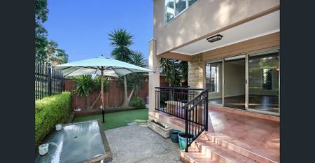 Stunning Quality Home - Photo 4