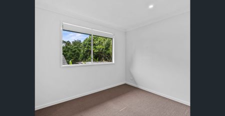 FAMILY OASIS IN A PRIME LOCATION - Photo 3