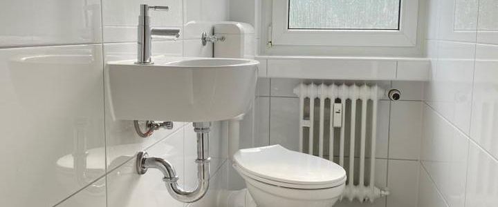 ***ERSTBEZUG NACH SANIERUNG – FAMILIEN AUFGEPASST*** Sehr helle 4-Zimmer-Wohnung mit Balkon - Foto 1