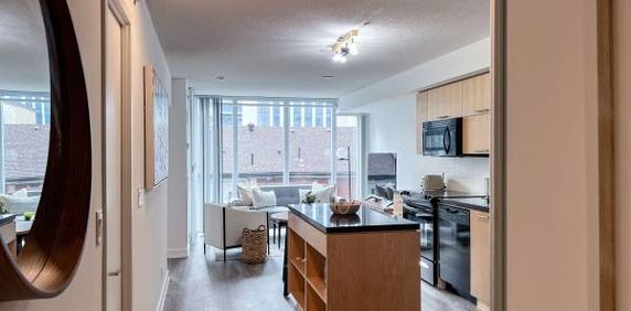 Spacious 2 Bed, 2 Bath in Queen West with Balcony and King Sized Prima - Photo 2