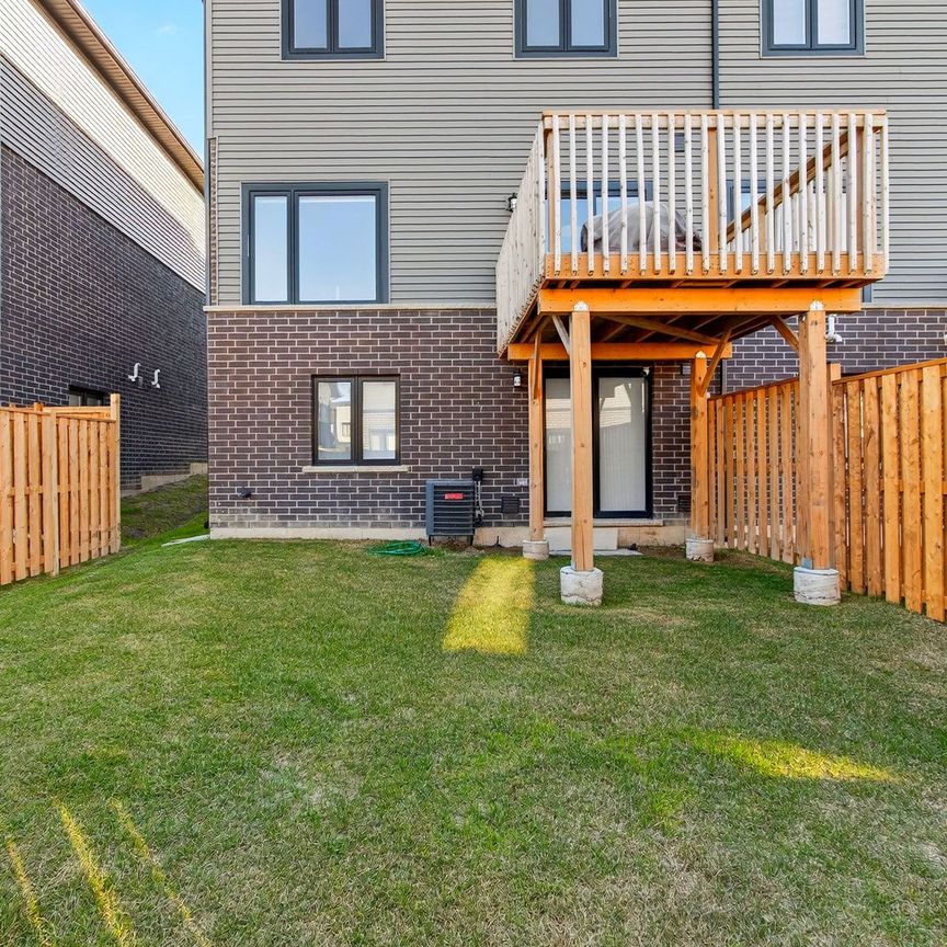 For Lease - 47 BENSLEY Lane, Hamilton, Ontario - Photo 1