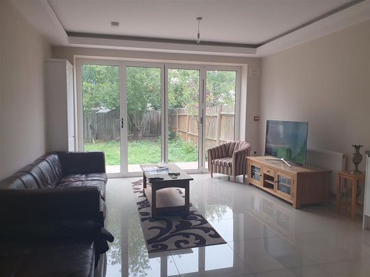 1 bedroom in a house share to rent - Photo 1