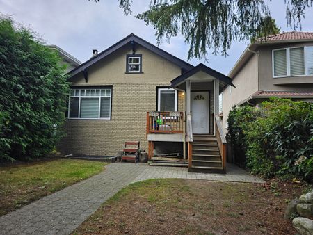 Spacious 4-Bedroom Home in Prime Dunbar Location! Available Nov 1st - Photo 2