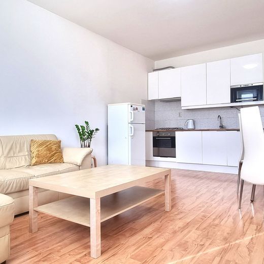 ŽIADNA PROVÍZIA REALITKE / Klimatizovaný svetlý 3i. byt S LOGGIOU, 75 m2, CENTRUM BRATISLAVY - Heydukova ul. - Photo 1