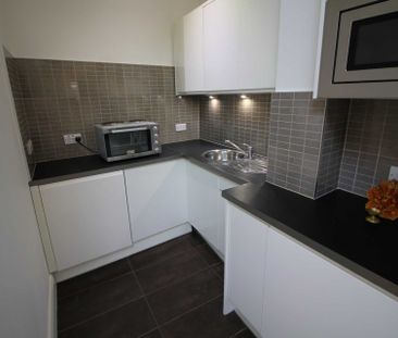 Price £1,200 pcm - Available 31/12/2025 - Furnished - Photo 3
