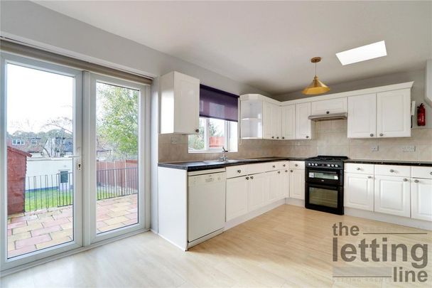 4 bedroom semi-detached house to rent - Photo 1