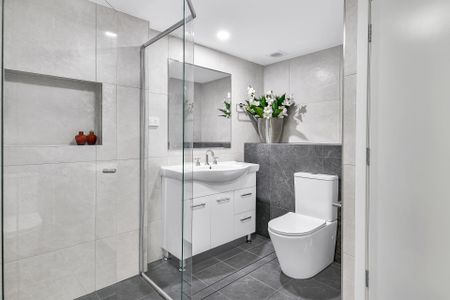 Relaxed easy care LIFESTYLE with superb convenience! - Photo 2