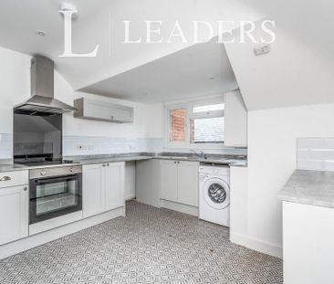 3 bedroom flat to rent - Photo 3