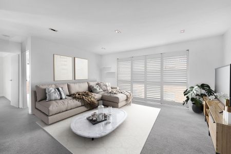 Stylish Top-Floor Apartment in a Boutique Block Near Centennial Park - Photo 2