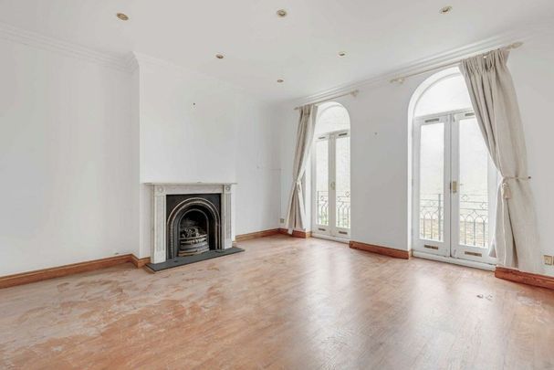 King George Square, Richmond, TW10 - Photo 1