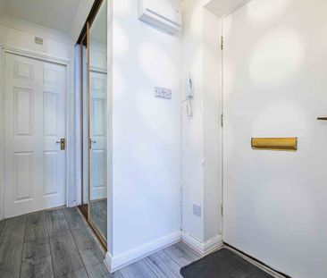 1 bed Ground Floor Flat for rent - Photo 4