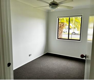 Charming 3 Bedroom Home - Water Included In Weekly Rent - Photo 2