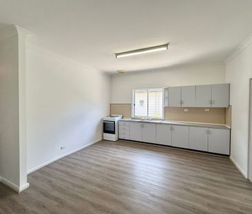 20 Princes Avenue, Charlestown - Photo 2