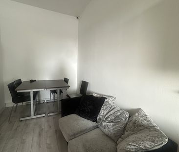 Room in a Shared House, Coventry Road, B10 - Photo 4