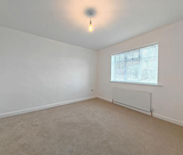 3 bedroom semi-detached bungalow to rent - Photo 5