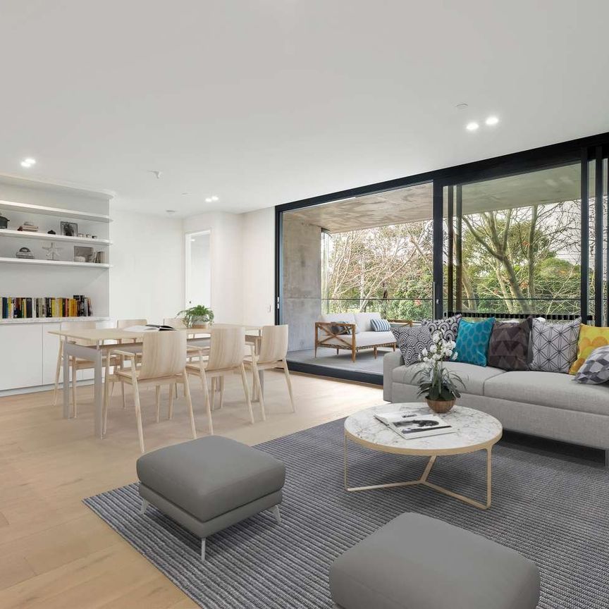 Architectural Elegance on Elwood’s Golden Mile - Photo 1