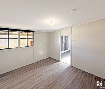Spacious Four Bedroom Home - Fully Renovated! - Photo 5