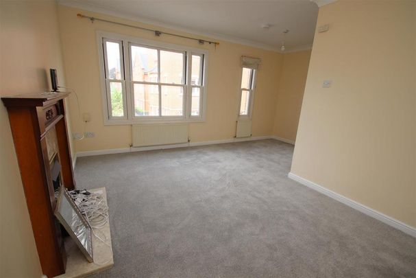 4 bedroom terraced house to rent - Photo 1